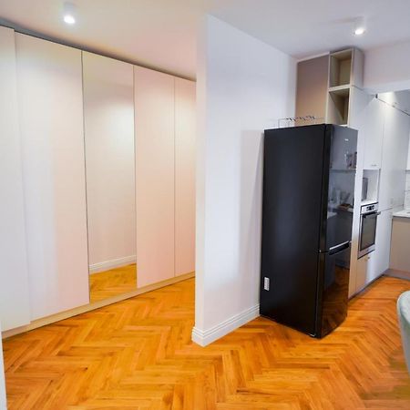 Luxury Central Park Apartment Bucureşti Ngoại thất bức ảnh