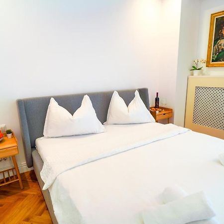 Luxury Central Park Apartment Bucureşti Ngoại thất bức ảnh