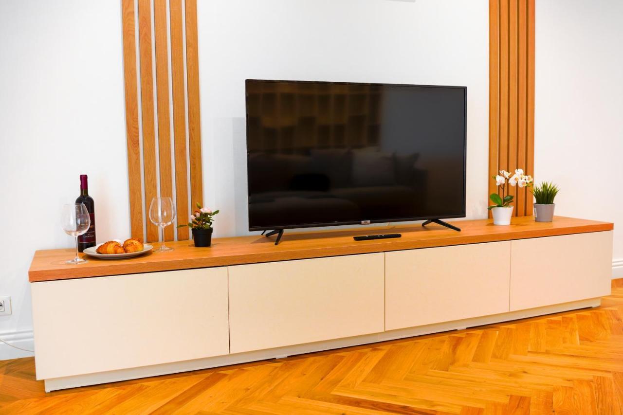 Luxury Central Park Apartment Bucureşti Ngoại thất bức ảnh