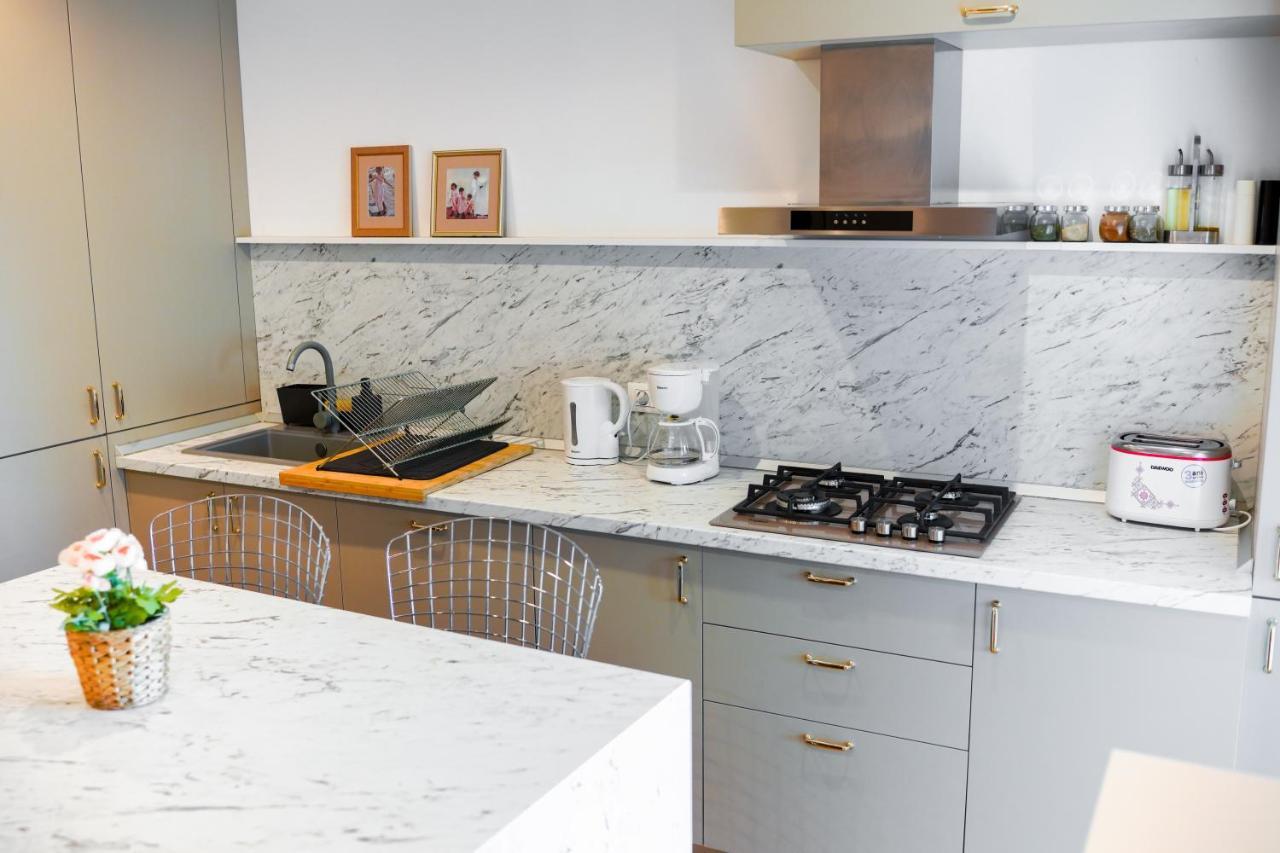 Luxury Central Park Apartment Bucureşti Ngoại thất bức ảnh
