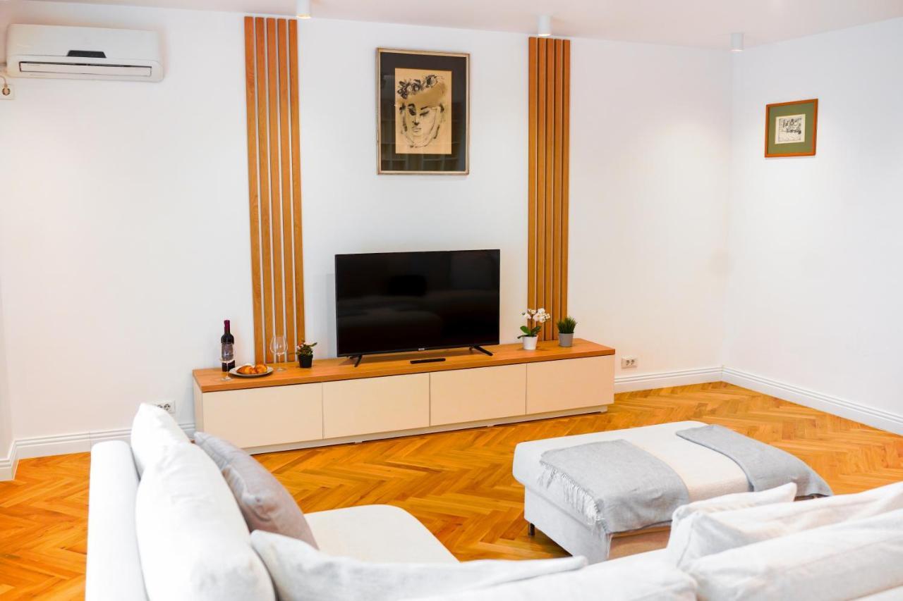 Luxury Central Park Apartment Bucureşti Ngoại thất bức ảnh