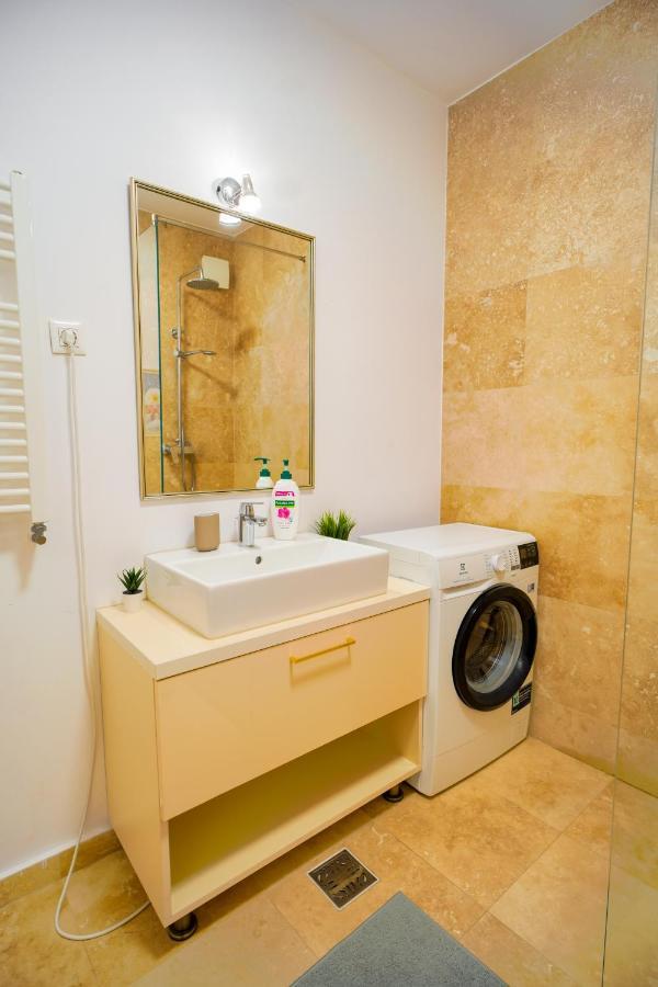 Luxury Central Park Apartment Bucureşti Ngoại thất bức ảnh