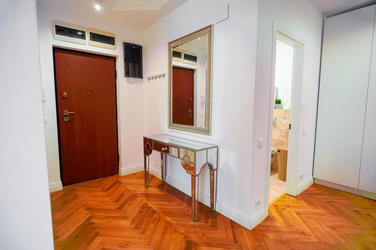 Luxury Central Park Apartment Bucureşti Ngoại thất bức ảnh