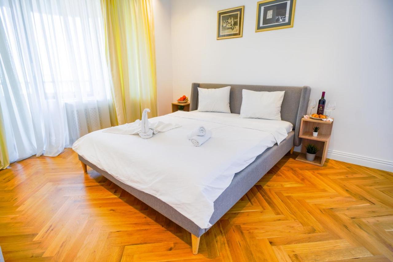 Luxury Central Park Apartment Bucureşti Ngoại thất bức ảnh