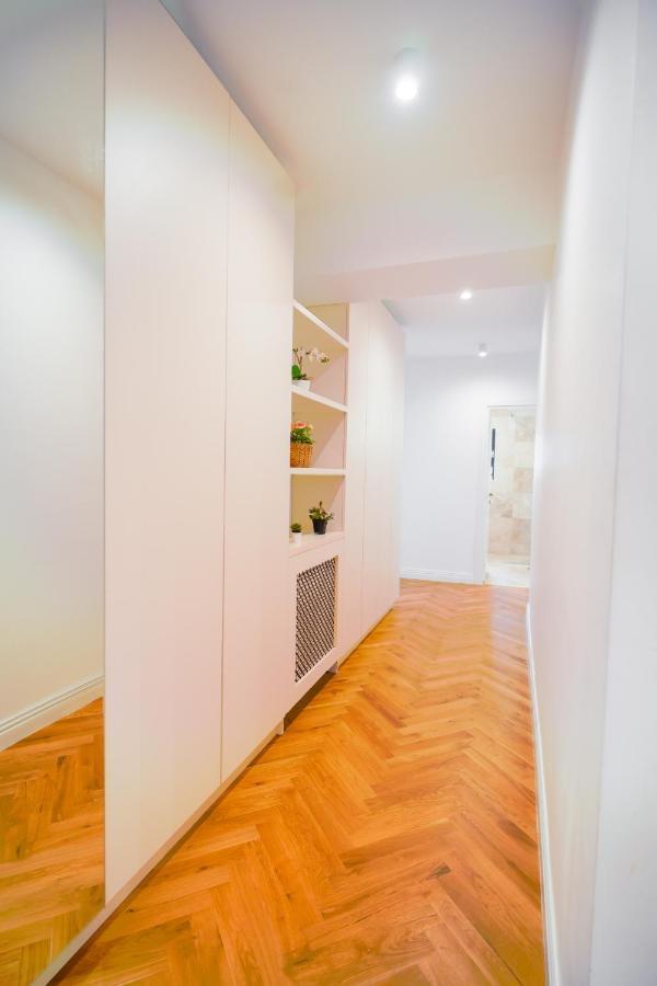 Luxury Central Park Apartment Bucureşti Ngoại thất bức ảnh